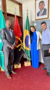 01. Hoje foi dia da Allcross Brasília visitar nosso cliente Embaixada da Angola!